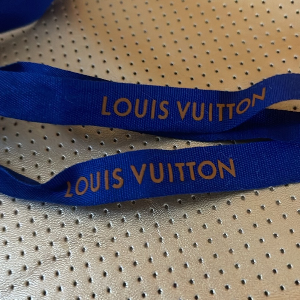 Louis Vuitton Ribbon - Picture 2 of 4